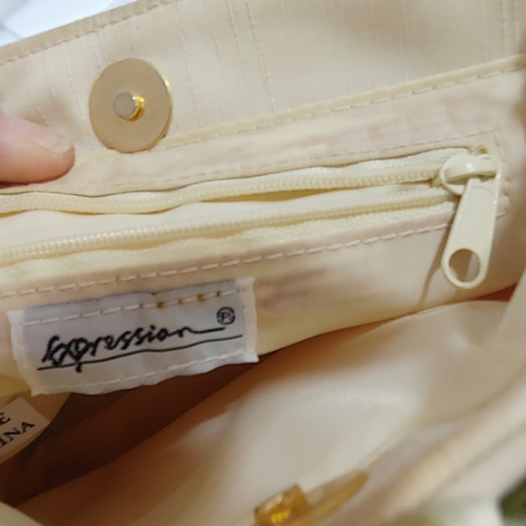 NWOT Cutest clutch ever - Picture 7 of 7